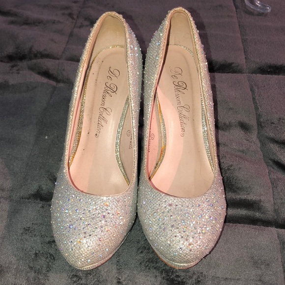 Bedazzled silver heels - Picture 1 of 5
